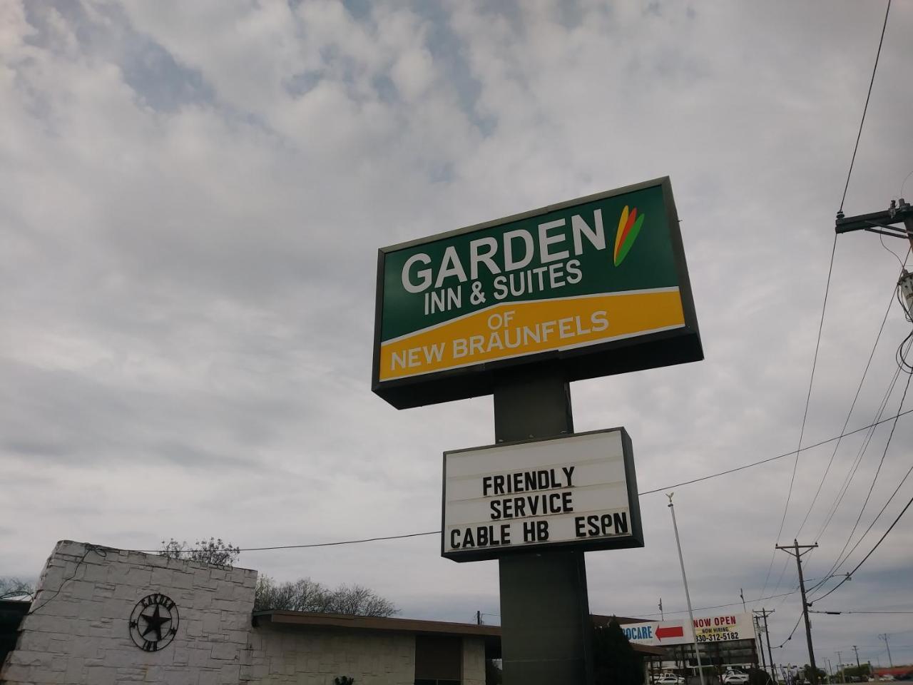 Garden Inn & Suites Нью Браунфелс Экстерьер фото